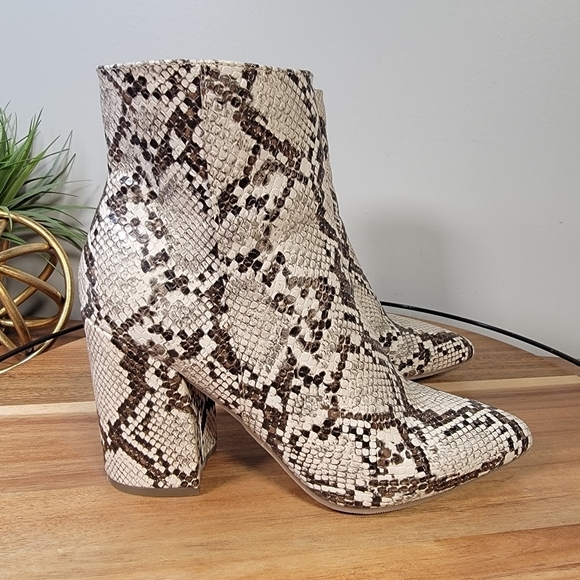 Sugar Evvie Snakeskin Print Boots Size 7 - Picture 4 of 14